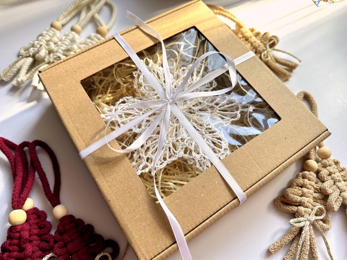 Śnieżynki na szydełku białe na choinkę, ozdoby szydełkowe białe na choinkę, dekoracje choinki rzeszów, sędziszów małopolski, śnieżynki