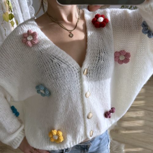 Sweterek kwiaty 3 d z włóczki kardigan oversize kremowy kolorowe kwiatki na szydełku