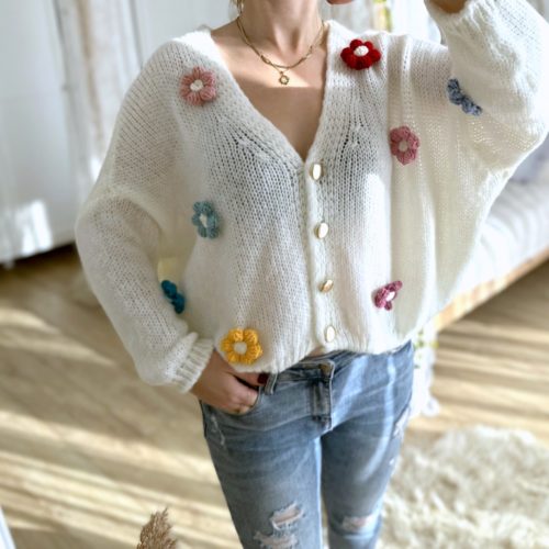Sweterek kwiaty 3 d z włóczki kardigan oversize kremowy kolorowe kwiatki na szydełku