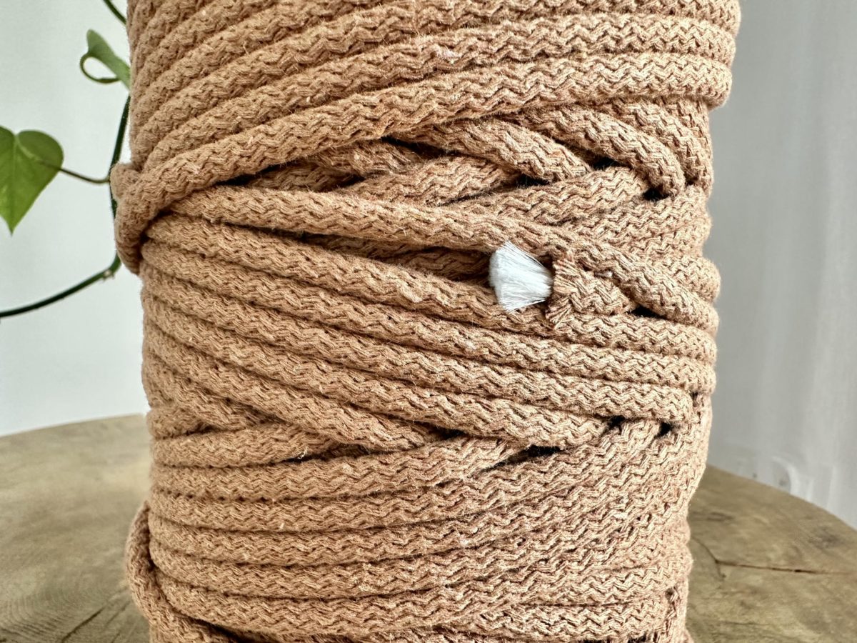 Sznurek do szycia na maszynie karmelowy 6 mm 100 metrów beżowy brąz cynamon