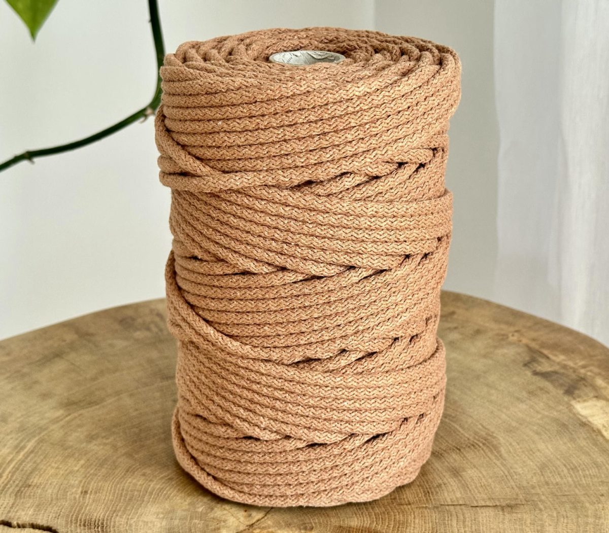 Sznurek do szycia na maszynie karmelowy 6 mm 100 metrów beżowy brąz cynamon