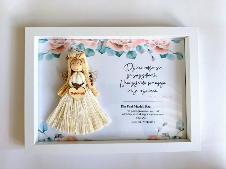 Ramka z dedykacją z aniołkiem prezent dla nauczyciela podziękowanie zakończenie roku dzień edukacji narodowej prezenty ręcznie robione anioł makrama
