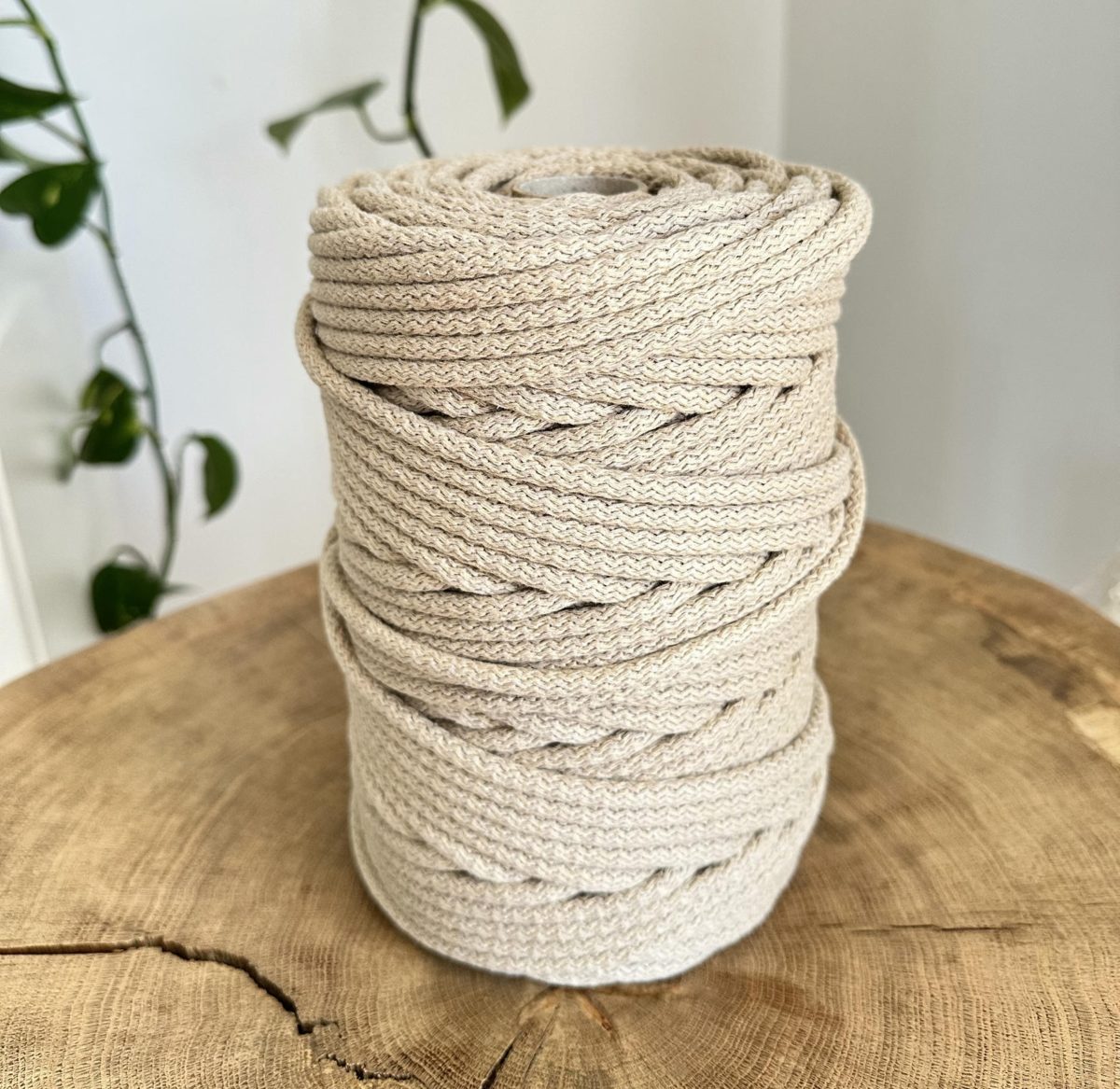 Sznurek do szycia na maszynie do szycia toreb dywanów osłonek jasny beż 100 m 6 mm z rdzeniem