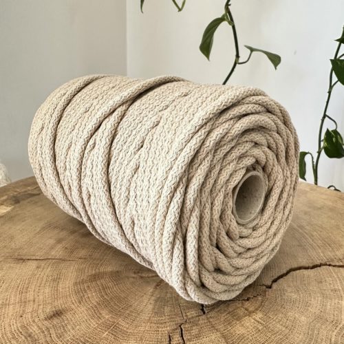 Sznurek do szycia na maszynie do szycia toreb dywanów osłonek jasny beż 100 m 6 mm z rdzeniem