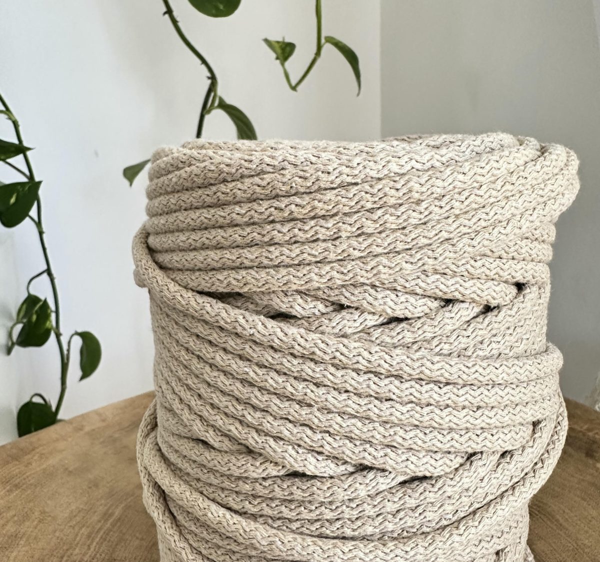 Sznurek do szycia na maszynie do szycia toreb dywanów osłonek jasny beż 100 m 6 mm z rdzeniem