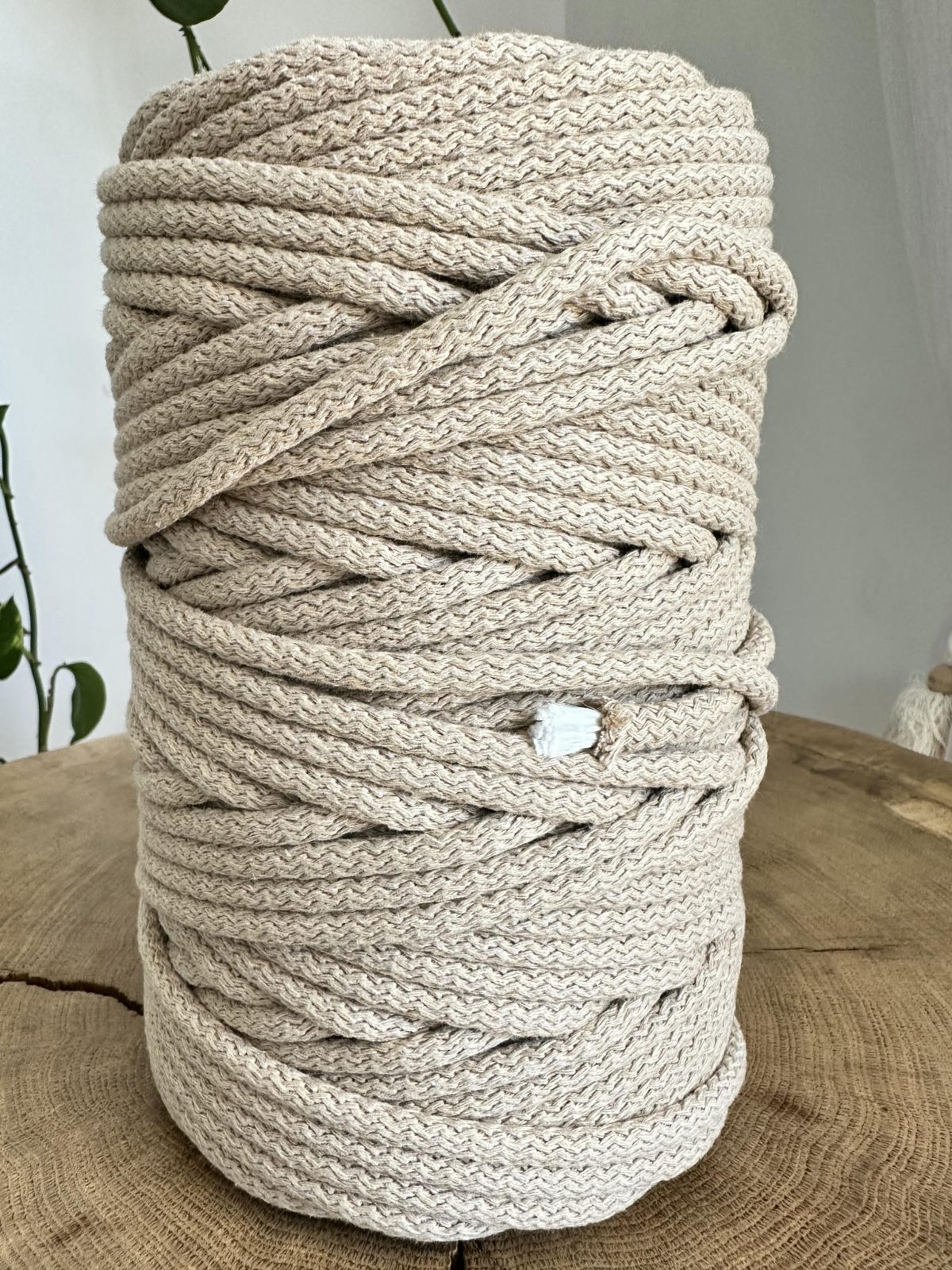 Sznurek do szycia na maszynie do szycia toreb dywanów osłonek jasny beż 100 m 6 mm z rdzeniem