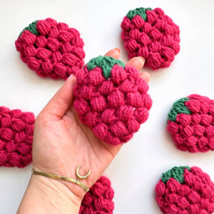 Truskawki na szydełku maliny poziomki naszywki na sweter aplikacje szydełkowe