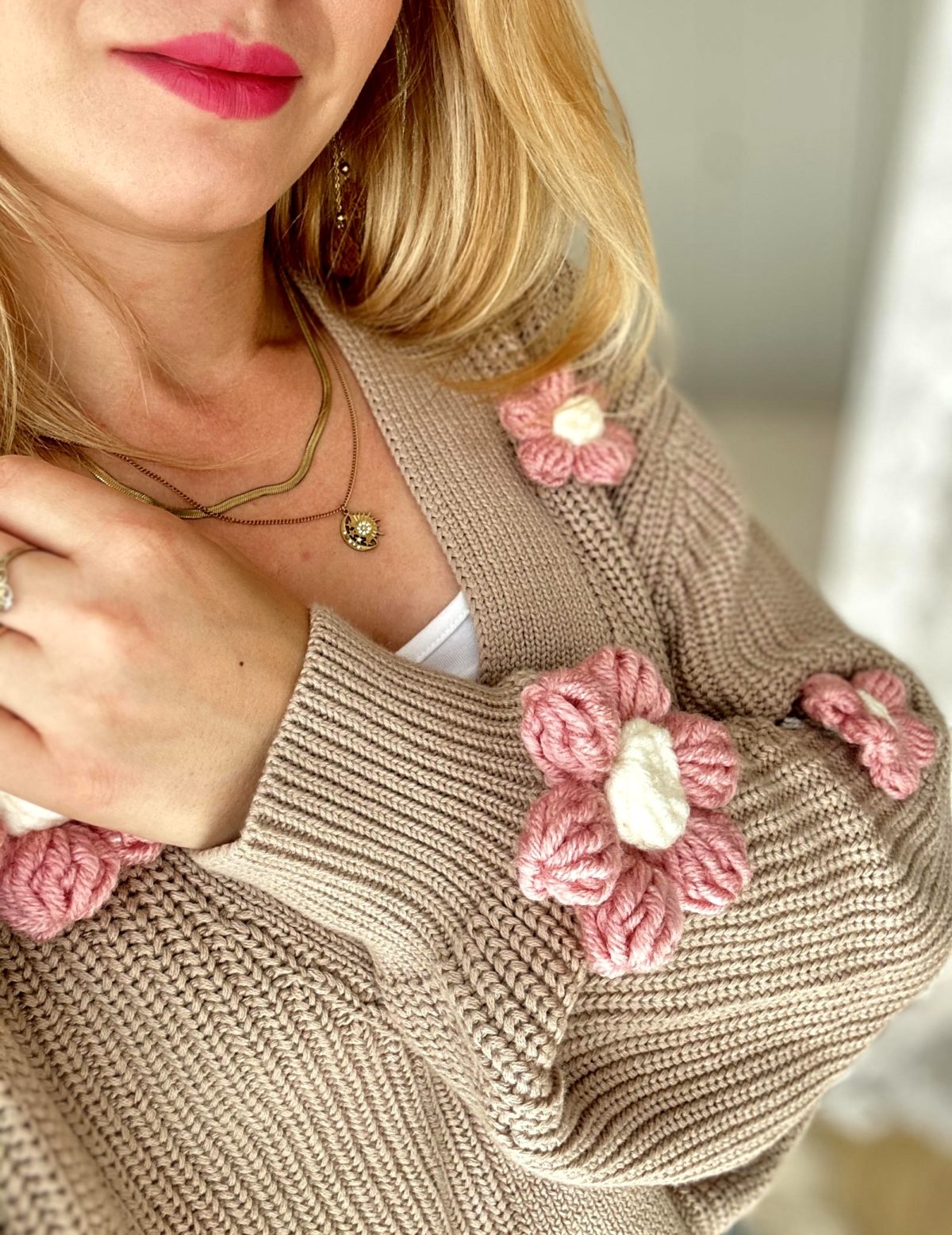 Beżowy sweter z różowymi kwiatami 3d na szydełku z włóczki bawełniany modny kardigan jesienny sweter oversize ciepły