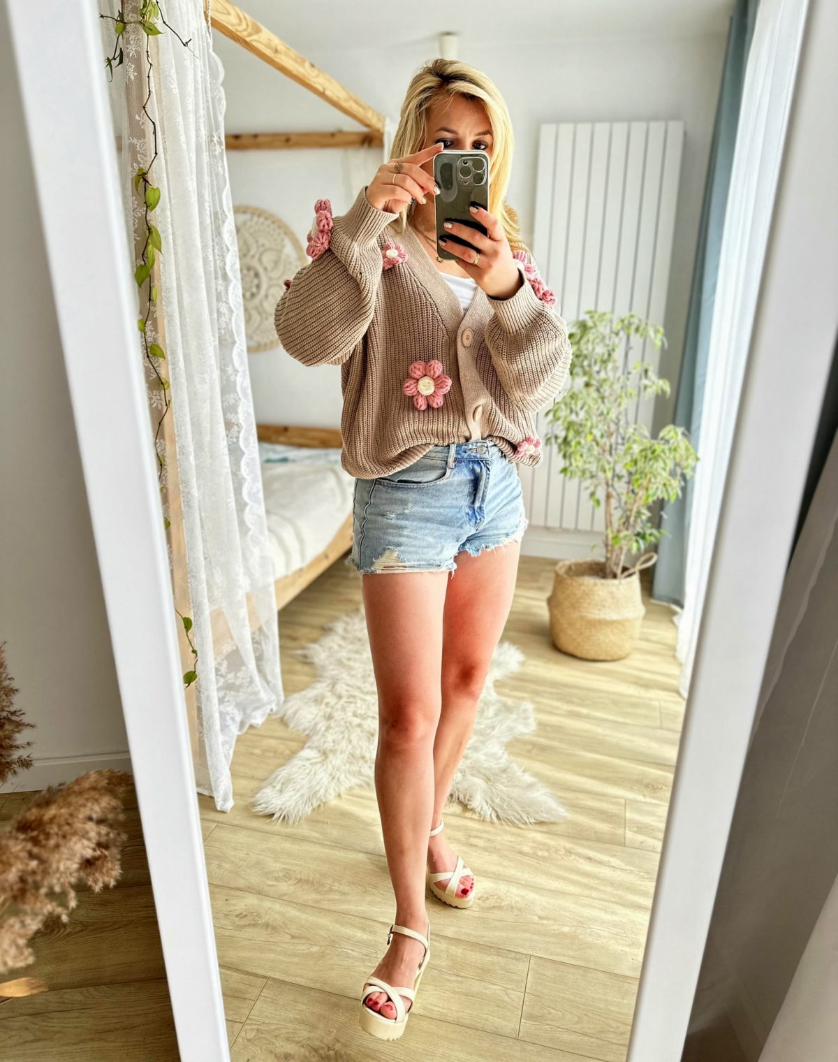 Beżowy sweter z różowymi kwiatami 3d na szydełku z włóczki bawełniany modny kardigan jesienny sweter oversize ciepły