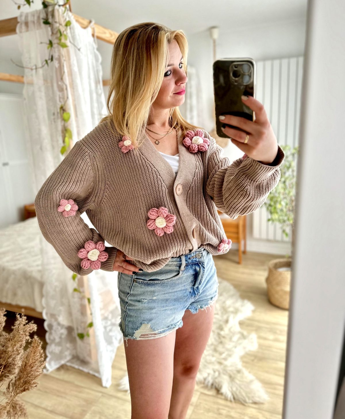 Beżowy sweter z różowymi kwiatami 3d na szydełku z włóczki bawełniany modny kardigan jesienny sweter oversize ciepły