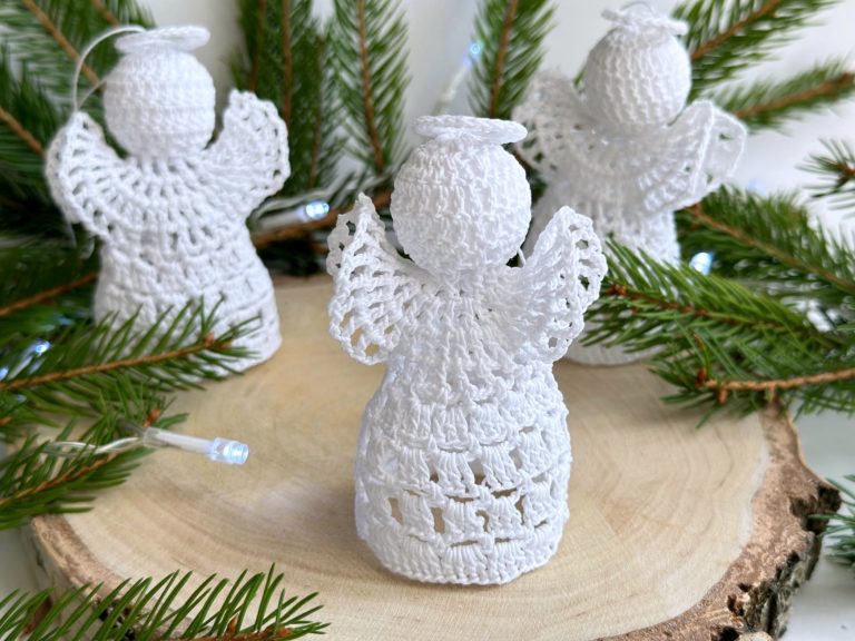 Aniolki-na-szydelku-na-choinke-biale-stojace-rekodzielo-z-kordonka-na-szydelku (1) Aniołki na szydełku na choinkę małe delikatne aniołki z kordonka lekie ażurowe urocze ręcznie robione rękodzieło polskie białe aniołki, aniołek na szydełku na choinkę ozdoby na choinke białe