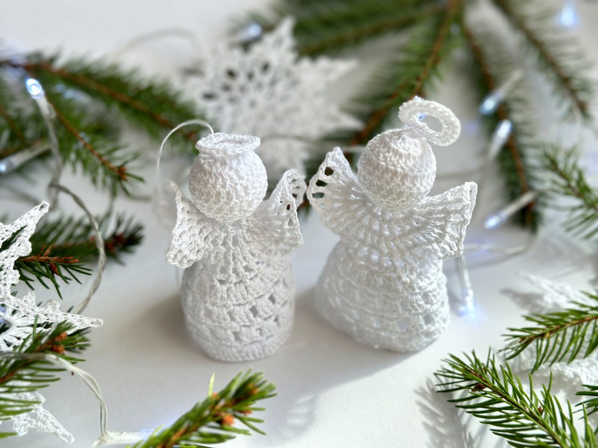 Aniołki na szydełku na choinkę małe delikatne aniołki z kordonka lekie ażurowe urocze ręcznie robione rękodzieło polskie białe aniołki, aniołek na szydełku na choinkę ozdoby na choinke białe