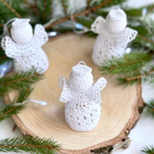 Aniołki na szydełku na choinkę małe delikatne aniołki z kordonka lekie ażurowe urocze ręcznie robione rękodzieło polskie białe aniołki, aniołek na szydełku na choinkę ozdoby na choinke białe