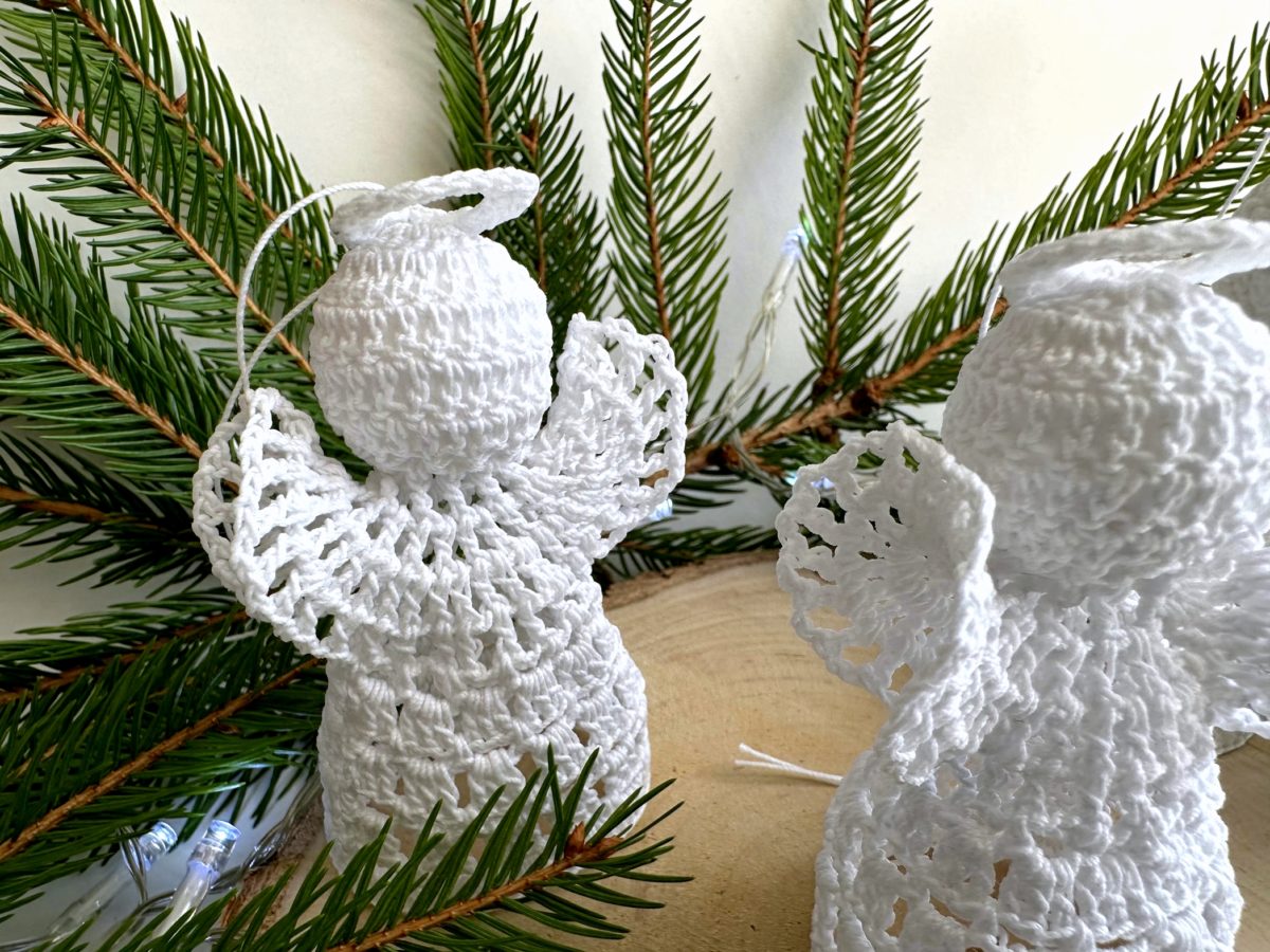 Aniołki na szydełku na choinkę małe delikatne aniołki z kordonka lekie ażurowe urocze ręcznie robione rękodzieło polskie białe aniołki, aniołek na szydełku na choinkę ozdoby na choinke białe