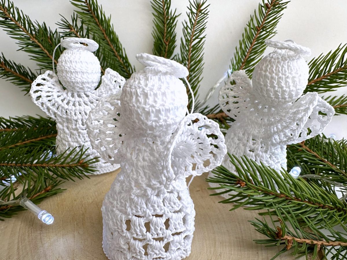 Aniołki na szydełku na choinkę małe delikatne aniołki z kordonka lekie ażurowe urocze ręcznie robione rękodzieło polskie białe aniołki, aniołek na szydełku na choinkę ozdoby na choinke białe
