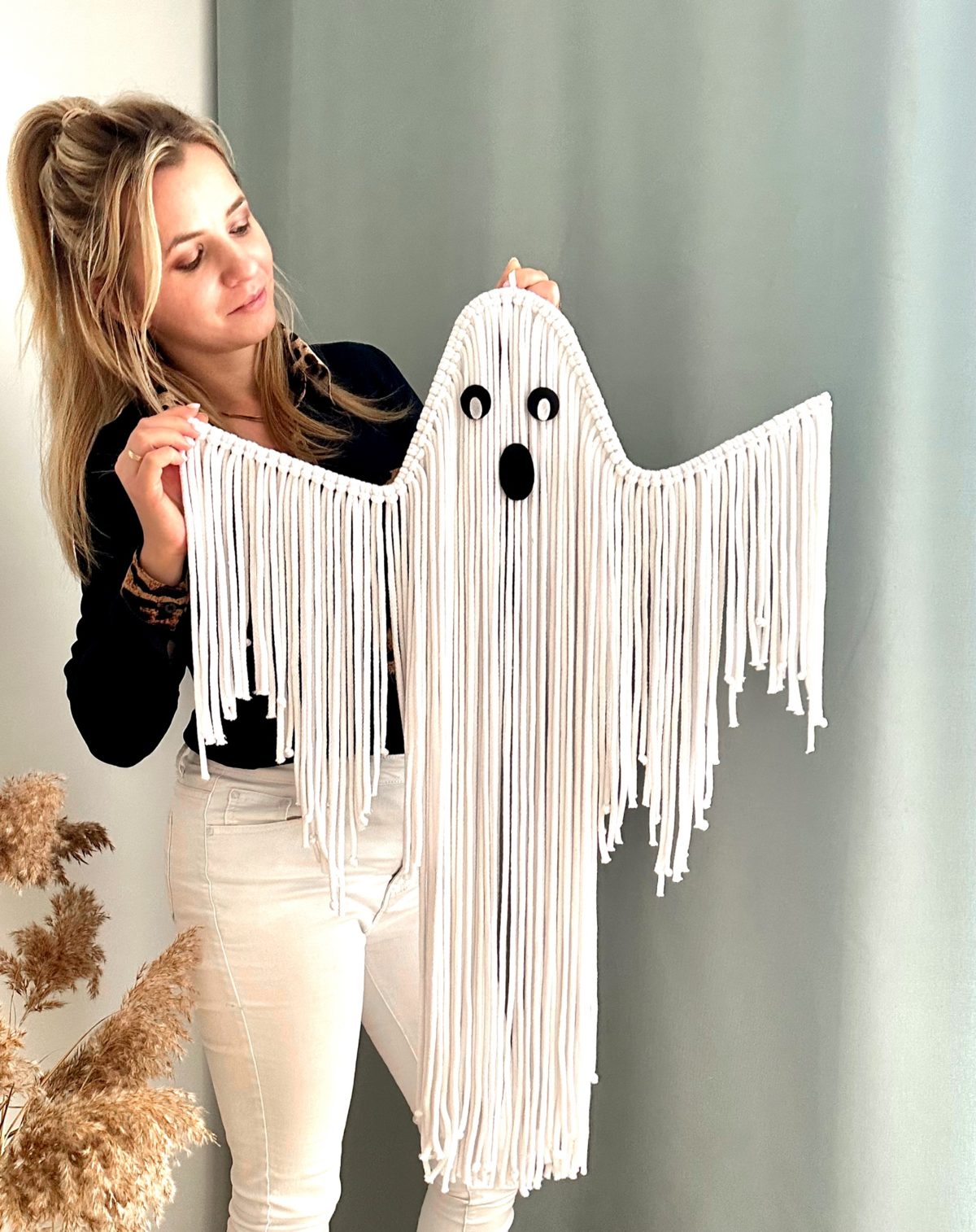 Duszek makrama dekoracja na halloween ze sznurka biały ręcznie robiony