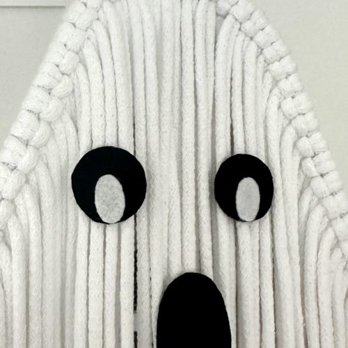 Duszek makrama dekoracja na halloween ze sznurka biały ręcznie robiony