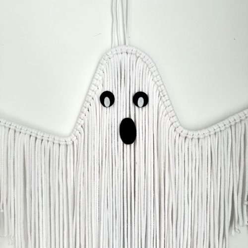 Duszek makrama dekoracja na halloween ze sznurka biały ręcznie robiony