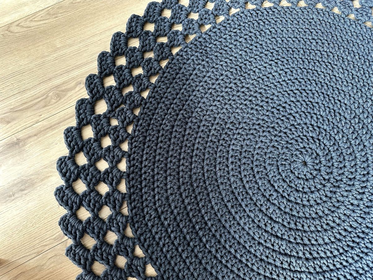 Dywanik na szydełku grafitowy ze sznurka ręcznie robiony bawełniany okrągły do salonu sypialni ażurowy w stylu boho skandynawskim