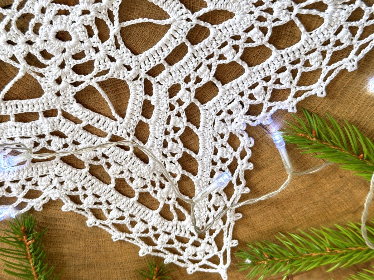 Gwiazda na szydełku serwetka świąteczna na boze narodzenie świateczne rękodzieło boże narodzenie dekoracje na szydełku ozdoby serweta gwiazda biała