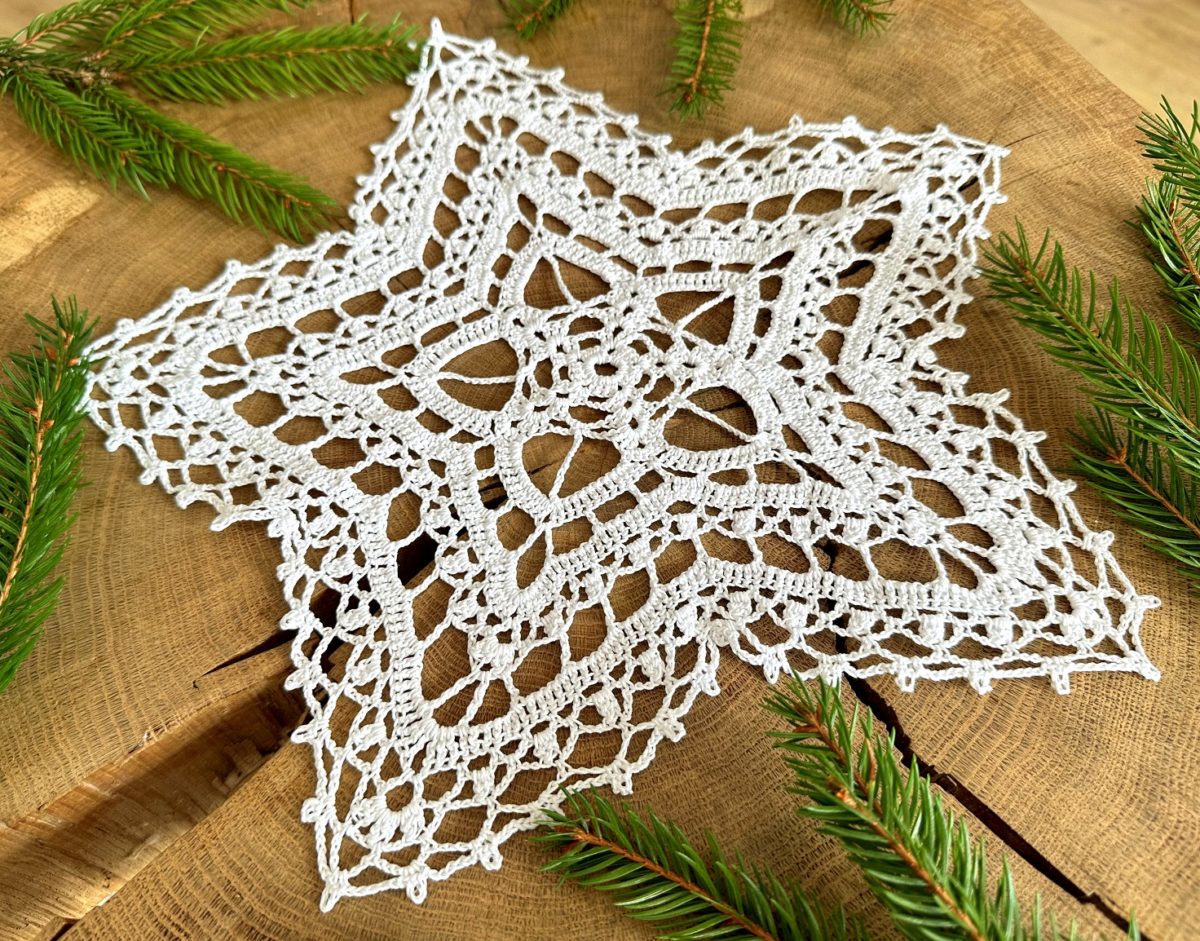 Gwiazda na szydełku serwetka świąteczna na boze narodzenie świateczne rękodzieło boże narodzenie dekoracje na szydełku ozdoby serweta gwiazda biała