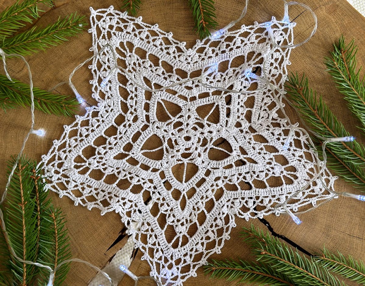 Gwiazda na szydełku serwetka świąteczna na boze narodzenie świateczne rękodzieło boże narodzenie dekoracje na szydełku ozdoby serweta gwiazda biała