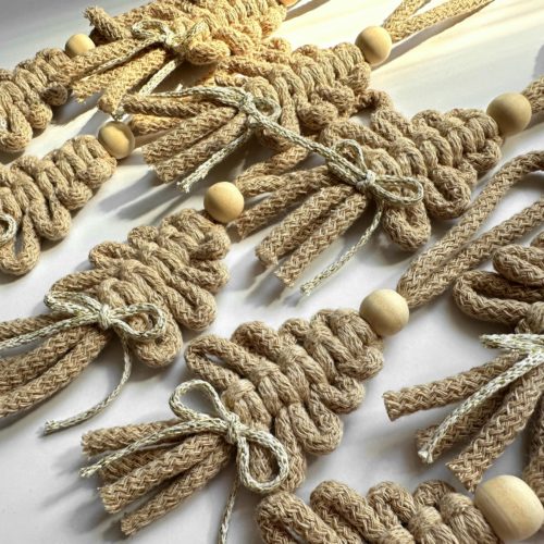 Choineczka makrama karmelowy beż ręcznie robione choinki makrama zawieszki