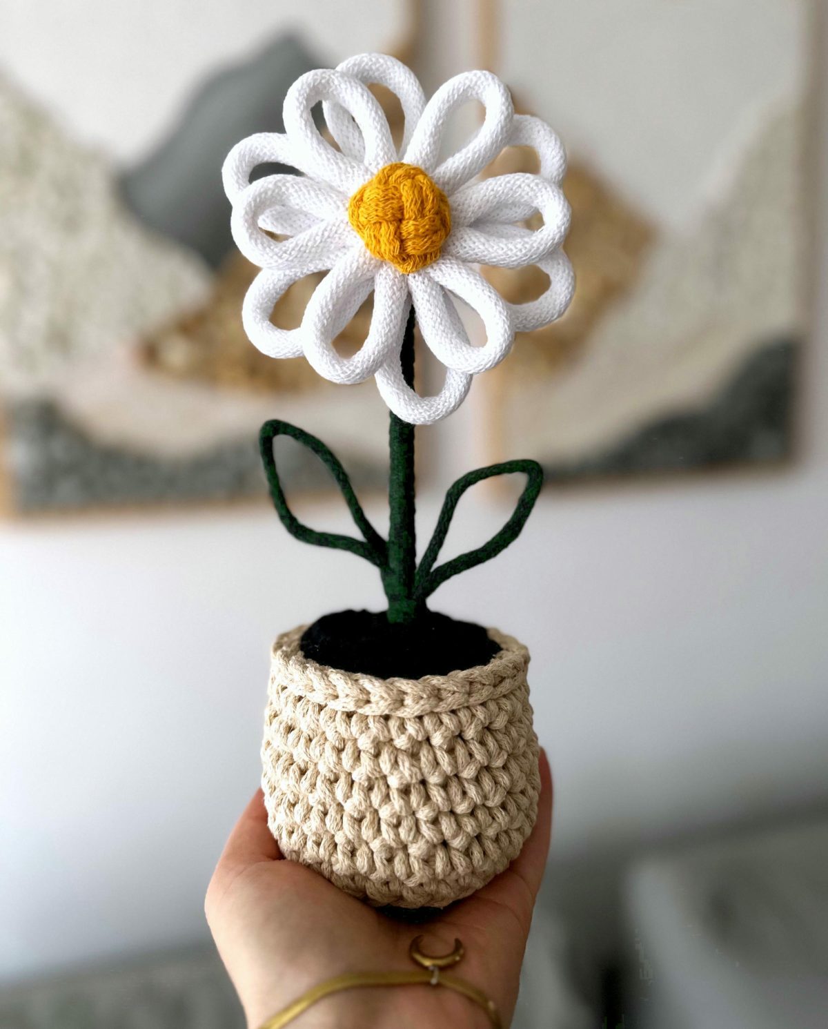 Kwiatek-w-doniczce-rekodzielo-sztuczny-recznie-robiony-na-szydelku (2) Kwiatek w doniczce rękodzieło na prezent kwiatek sztuczny ręcznie robiony na prezent, prezent dla nauczyciela prezent dla kobiety prezent dla mamy