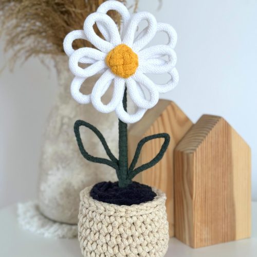 Kwiatek-w-doniczce-rekodzielo-sztuczny-recznie-robiony-na-szydelku (7) Kwiatek w doniczce rękodzieło na prezent kwiatek sztuczny ręcznie robiony na prezent, prezent dla nauczyciela prezent dla kobiety prezent dla mamy