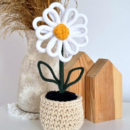 Kwiatek-w-doniczce-rekodzielo-sztuczny-recznie-robiony-na-szydelku (8) Kwiatek w doniczce rękodzieło na prezent kwiatek sztuczny ręcznie robiony na prezent, prezent dla nauczyciela prezent dla kobiety prezent dla mamy