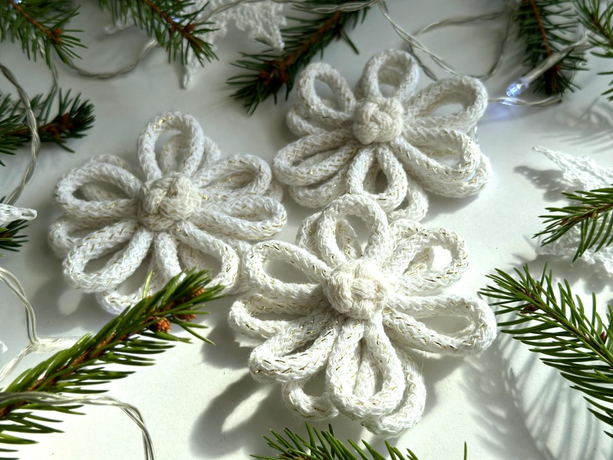 Kwiaty na choinkę białe ozdoby kwiatowe na boże narodzenie dekoracje świąteczne białe ręcznie robione