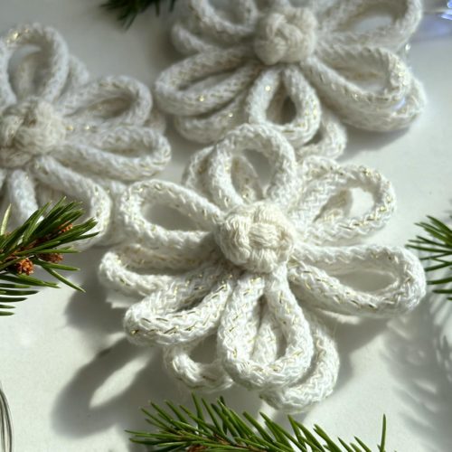 Kwiaty na choinkę białe ozdoby kwiatowe na boże narodzenie dekoracje świąteczne białe ręcznie robione