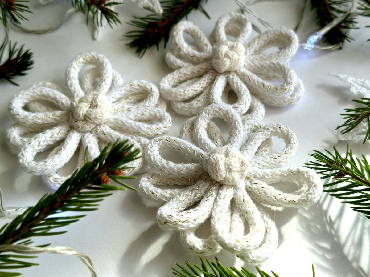 Kwiaty na choinkę białe ozdoby kwiatowe na boże narodzenie dekoracje świąteczne białe ręcznie robione
