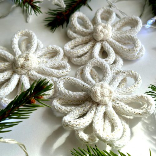 Kwiaty na choinkę białe ozdoby kwiatowe na boże narodzenie dekoracje świąteczne białe ręcznie robione