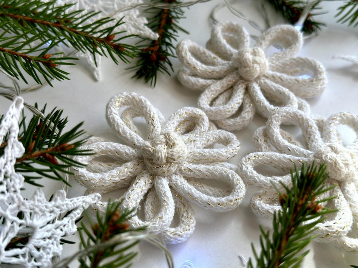 Kwiaty na choinkę białe ozdoby kwiatowe na boże narodzenie dekoracje świąteczne białe ręcznie robione