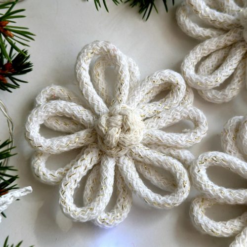 Kwiaty na choinkę białe ozdoby kwiatowe na boże narodzenie dekoracje świąteczne białe ręcznie robione