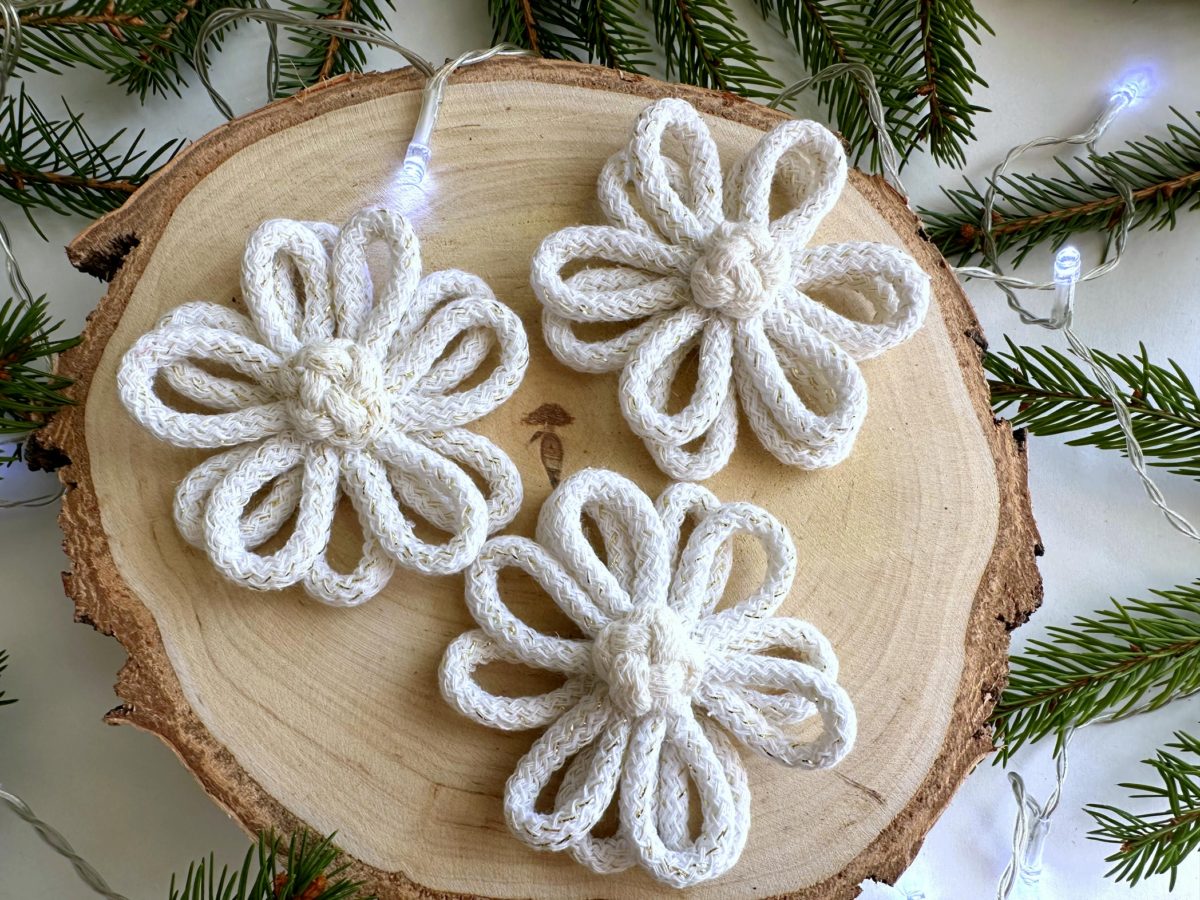 Kwiaty na choinkę białe ozdoby kwiatowe na boże narodzenie dekoracje świąteczne białe ręcznie robione