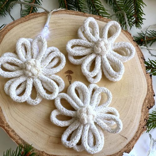 Kwiaty na choinkę białe ozdoby kwiatowe na boże narodzenie dekoracje świąteczne białe ręcznie robione