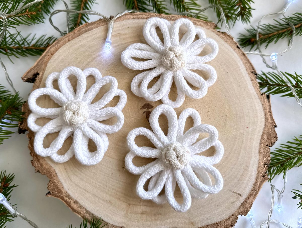 Kwiaty na choinkę białe ozdoby kwiatowe na boże narodzenie dekoracje świąteczne białe ręcznie robione