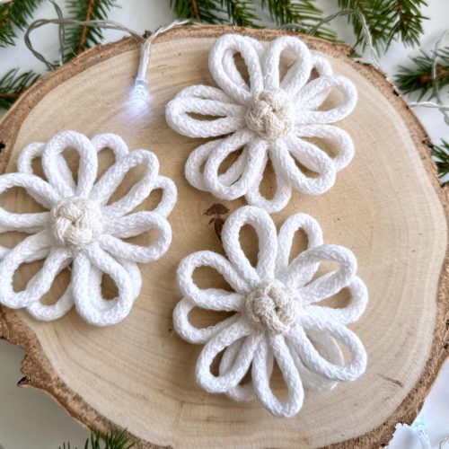 Kwiaty na choinkę białe ozdoby kwiatowe na boże narodzenie dekoracje świąteczne białe ręcznie robione