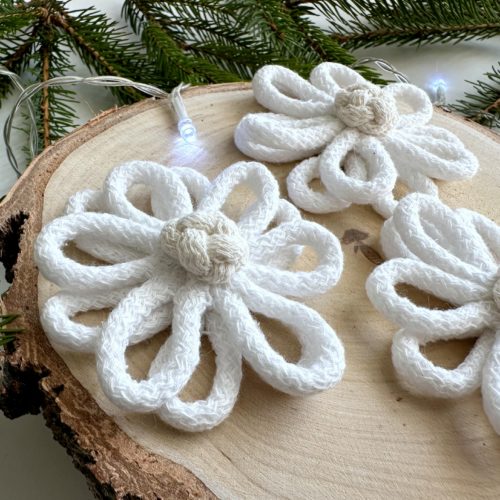 Kwiaty na choinkę białe ozdoby kwiatowe na boże narodzenie dekoracje świąteczne białe ręcznie robione
