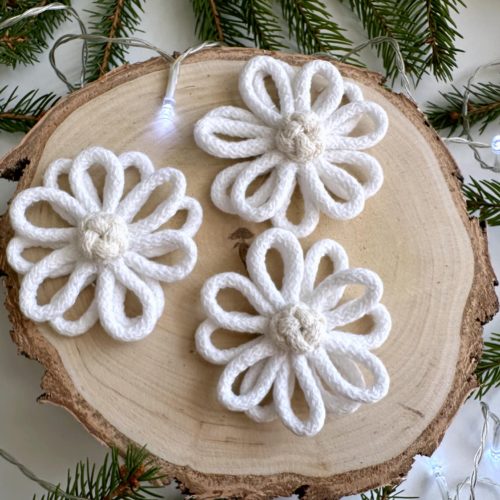 Kwiaty na choinkę białe ozdoby kwiatowe na boże narodzenie dekoracje świąteczne białe ręcznie robione