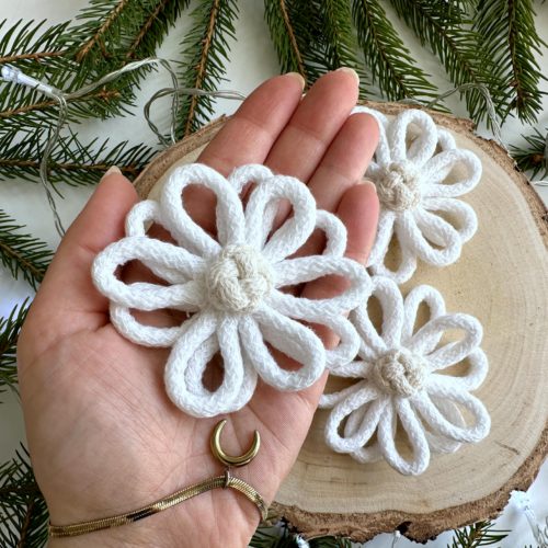 Kwiaty na choinkę białe ozdoby kwiatowe na boże narodzenie dekoracje świąteczne białe ręcznie robione