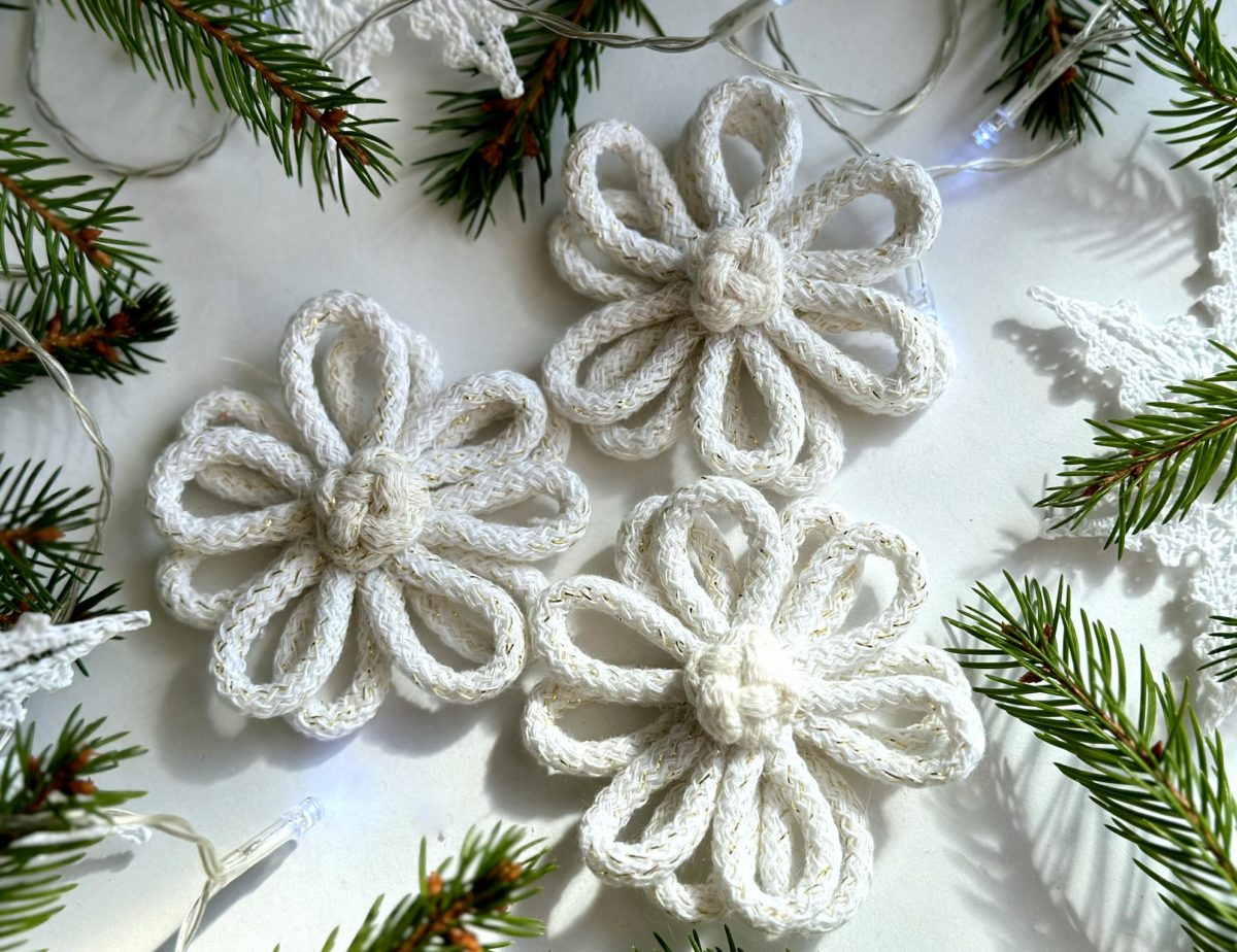 Kwiaty na choinkę białe ozdoby kwiatowe na boże narodzenie dekoracje świąteczne białe ręcznie robione