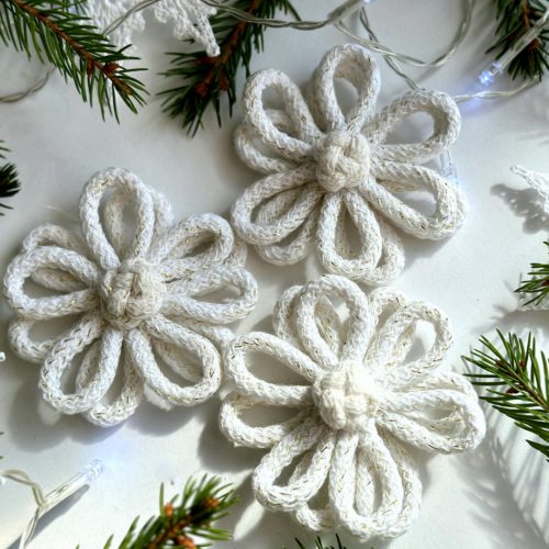 Kwiaty na choinkę białe ozdoby kwiatowe na boże narodzenie dekoracje świąteczne białe ręcznie robione