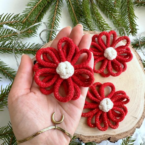 Kwiaty na choinkę czerwone ręcznie robione ze sznurka boho ozdoby na choinkę czerwone ręcznie robione