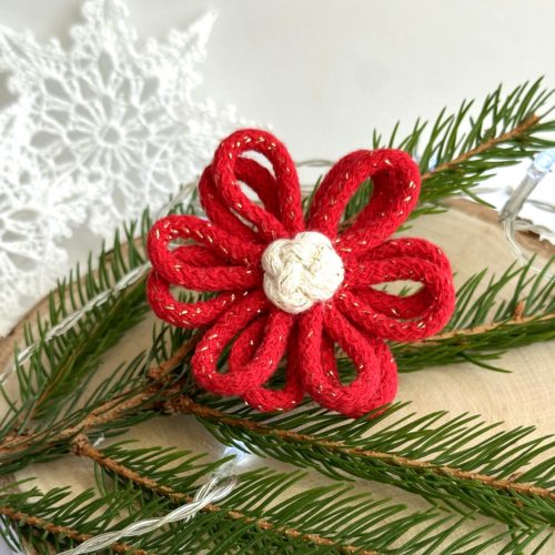 Kwiaty na choinkę czerwone ręcznie robione ze sznurka boho ozdoby na choinkę czerwone ręcznie robione