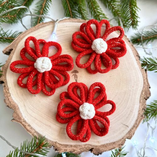 Kwiaty na choinkę czerwone ręcznie robione ze sznurka boho ozdoby na choinkę czerwone ręcznie robione