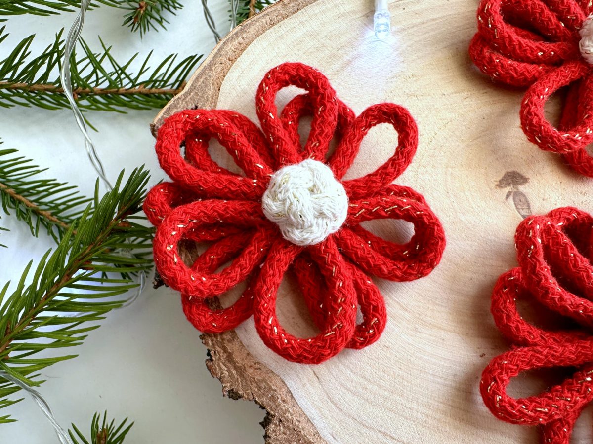 Kwiaty na choinkę czerwone ręcznie robione ze sznurka boho ozdoby na choinkę czerwone ręcznie robione