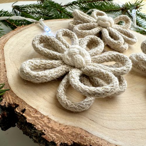 Kwiaty na choinkę złote ze sznurka ręcznie robione ozdoby na Boże Narodzenie ręcznie robione ozdoby złowe kwiaty